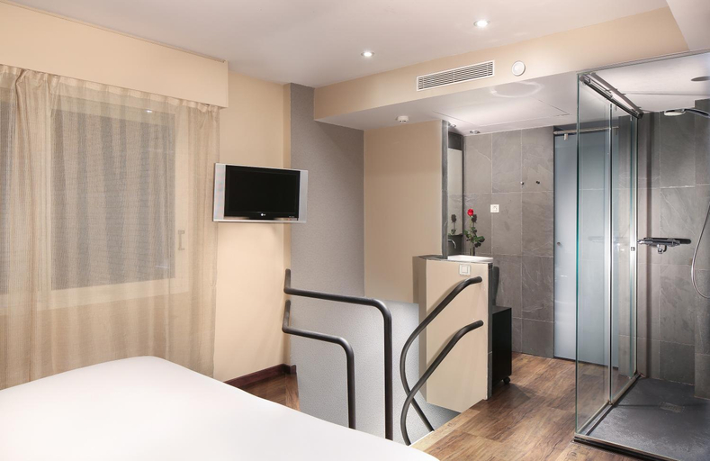 Bedroom 3, Gran Derby Suites, Barcelona