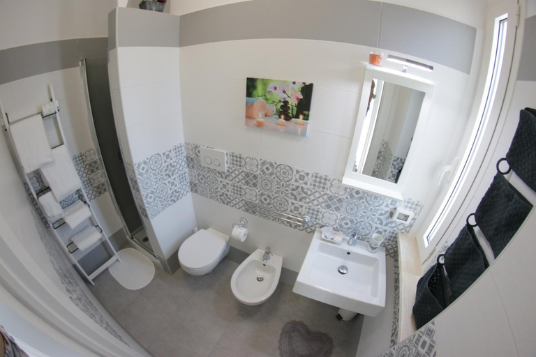 Bathroom 4, Dimora Pascali - "Home & Breakfast", Bari