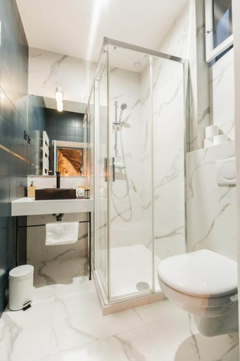 Bathroom, La chouette d'or, Côte-d'Or