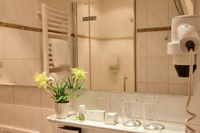 Bathroom 12