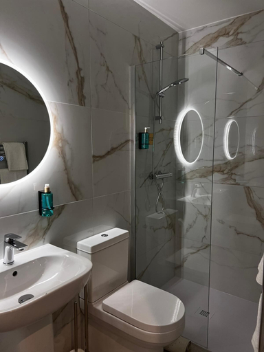 Bathroom 4, 53 Luxury Rooms