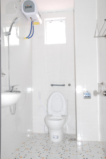 Bathroom 3, Quynh Yen hotel, Hạ Long