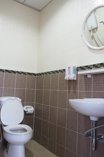 Bathroom, Uh Hostel, Muang Chon Buri