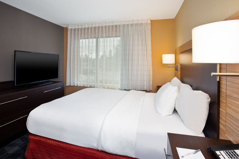 Bedroom 2, TownePlace Suites by Marriott Detroit Belleville, Wayne