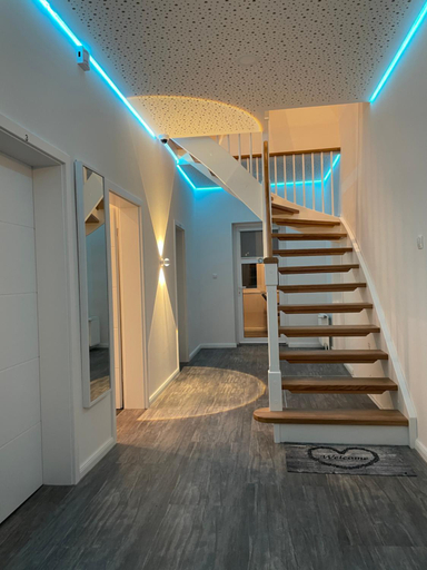 Others 3, CityStayNMS - Direkt am Bahnhof und Einkaufszentrum, Neumünster