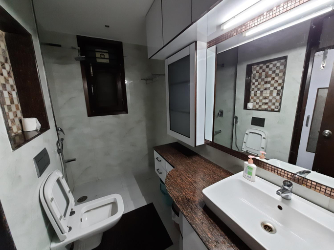 Bathroom 2, Sunrise B&B, Delhi