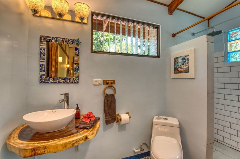 Bathroom, Caribe Town Bungalows, Talamanca