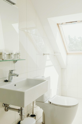 Bathroom 3, Green Town, Trakų