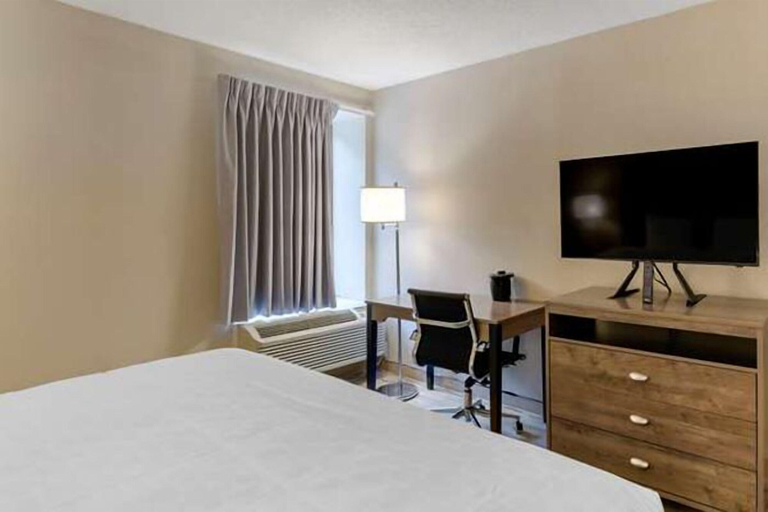 Bedroom 3, Suburban Studios Raleigh - Crabtree Valley, Wake