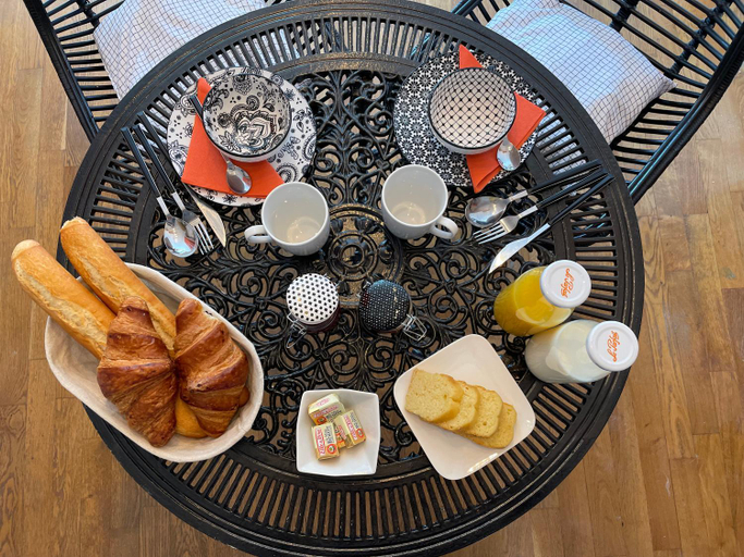 Food & Drinks 4, Belle Chambre Double ORANGE Tout Bonnement Bien, Calvados