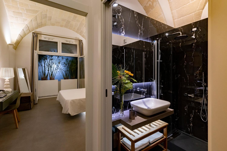 Bathroom 2, Palazzo Guajana, Trapani