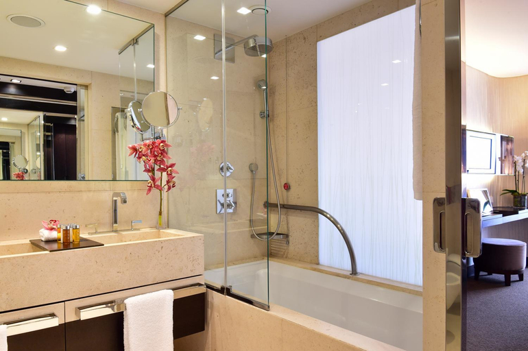 Bathroom 5, Porto Palacio by The Editory, Porto