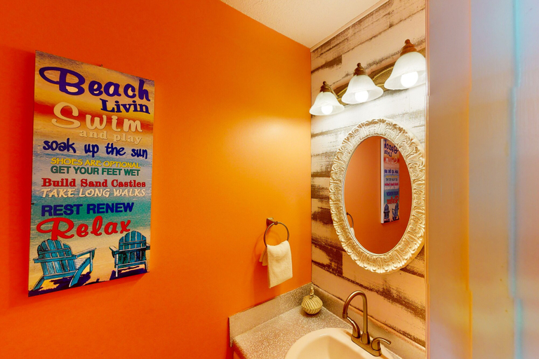 Bathroom 4, Summer House West C202, Baldwin