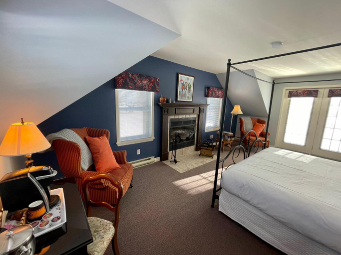 Bedroom 2, Auberge Le Tricorne, Memphrémagog