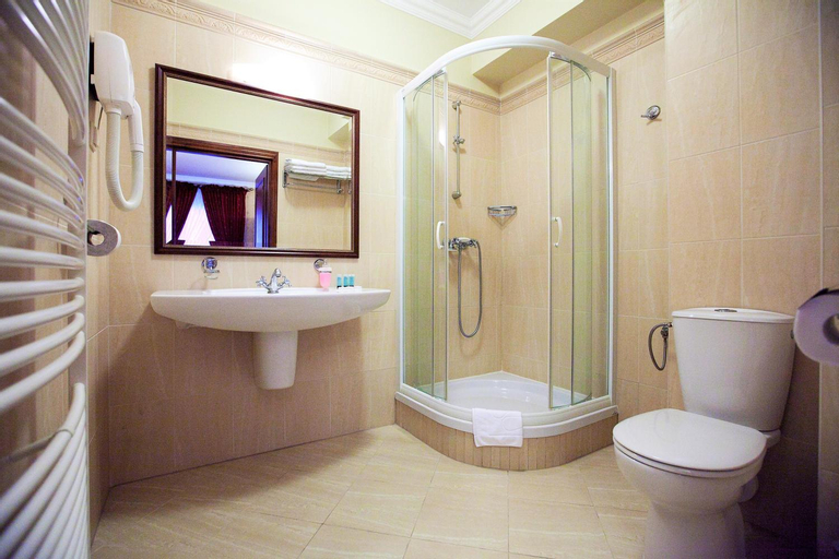 Bathroom 11