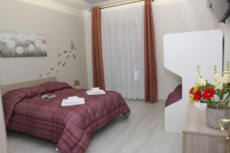 Others 4, PONTE VALLE B&B POMPEI, Napoli