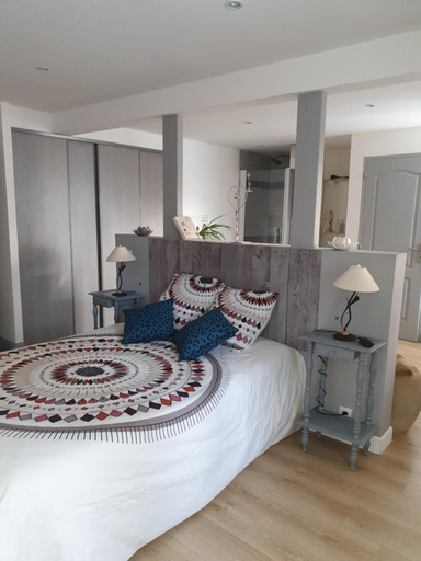 Others 4, La jolie chambre, Charente