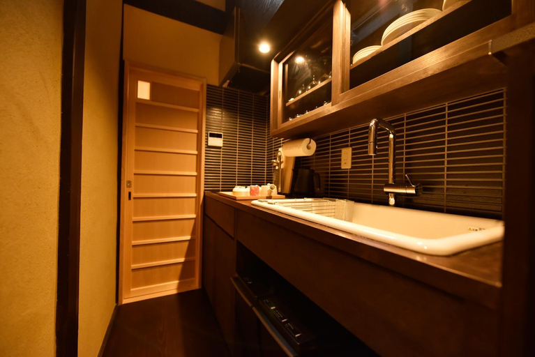 Bathroom 3, Kuraya Senbonsanjo, Kyoto