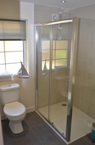 Bathroom 4, Braeside Guest House, Loch Lomond, Stirling
