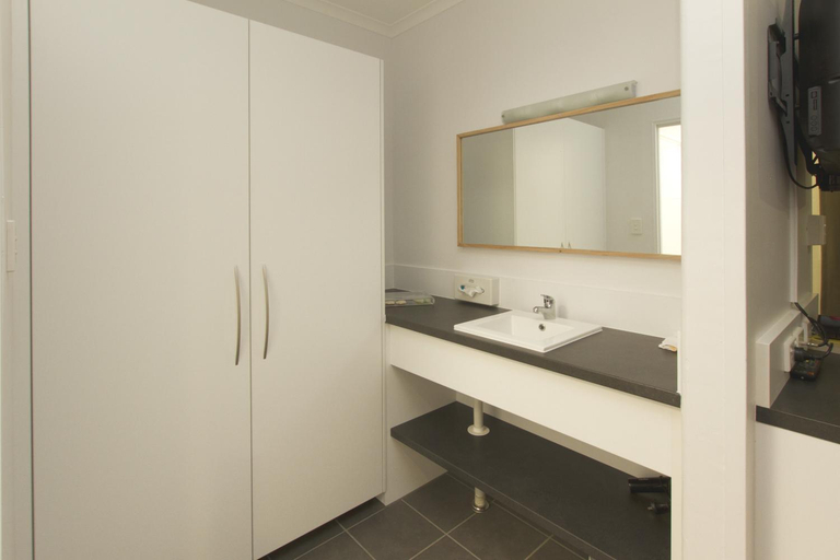 Bathroom, Glenmore Palms Motel, Rockhampton