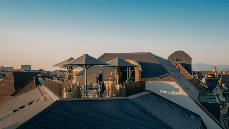 Exterior & Views 18