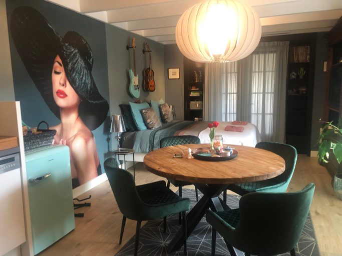 Others 2, B&B De Kamer, Wervershoof