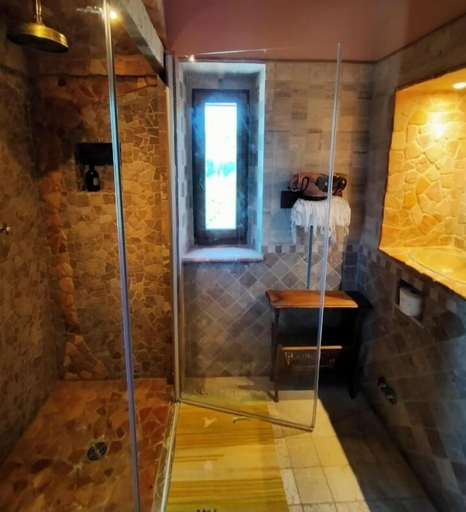Bathroom 3, La Nocciolaia, Terni
