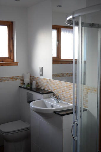 Bathroom 4, Highlander Hotel, Highland