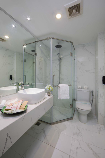Bathroom 4, Danly Hotel, Ba Đình