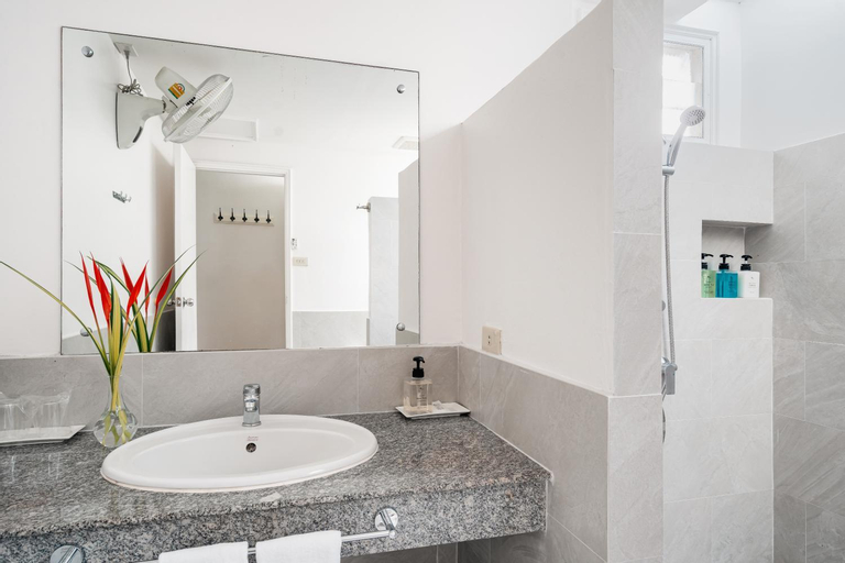 Bathroom 7