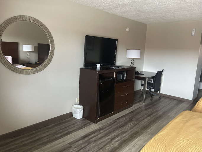 Others 5, Royal Inn & Suites, Wright