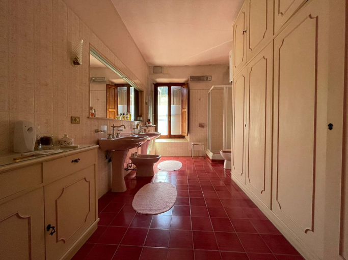 Bathroom, CASA LA TORRE un castello alle porte di Firenze, Florence