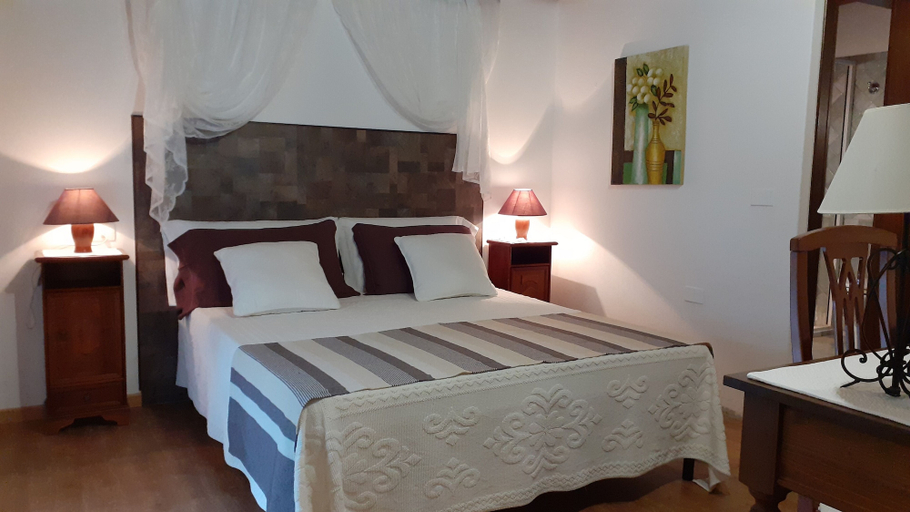Bedroom 5, Li Muntigeddi, Nuoro