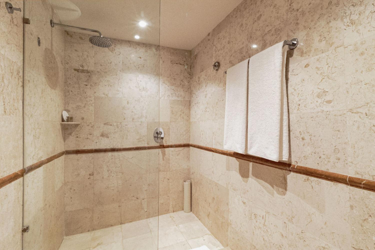 Bathroom 5, Camino Real Veracruz, Boca del Río