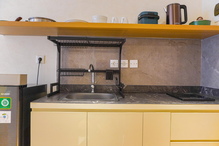 Others 5, Comfortable Design Studio at Tokyo Riverside PIK 2 Apartment By Travelio, Tangerang