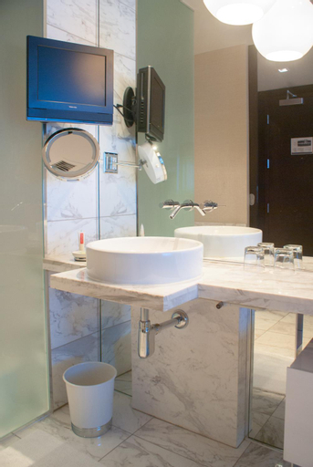 Bathroom 11