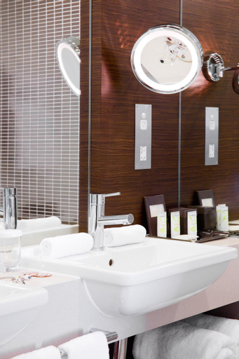 Bathroom 16