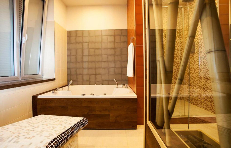 Bathroom 4, Atera Business Suites, Belgrade