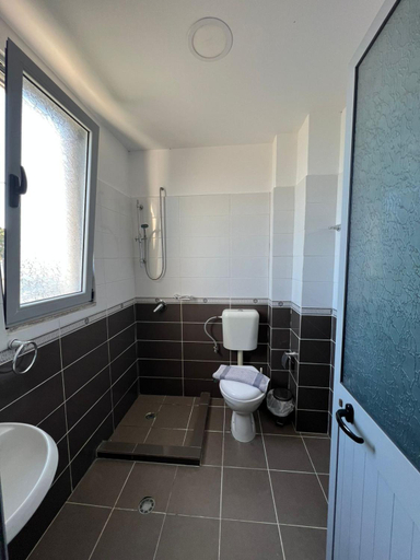 Bathroom 3, Hotel Renti Velipoje, Shkodrës