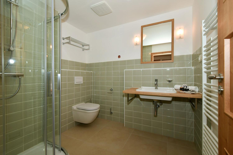 Bathroom 3, Zamek Racice, Vyškov