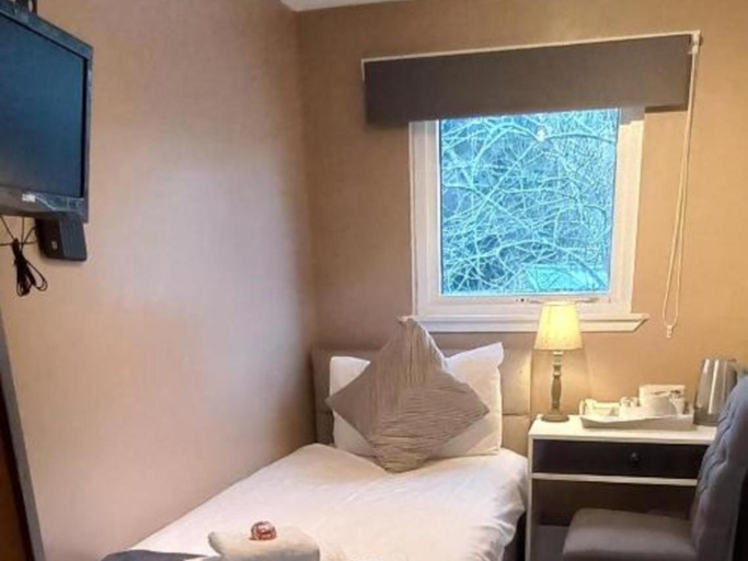 Bedroom 2, Highland Bridge Hotel, Highland