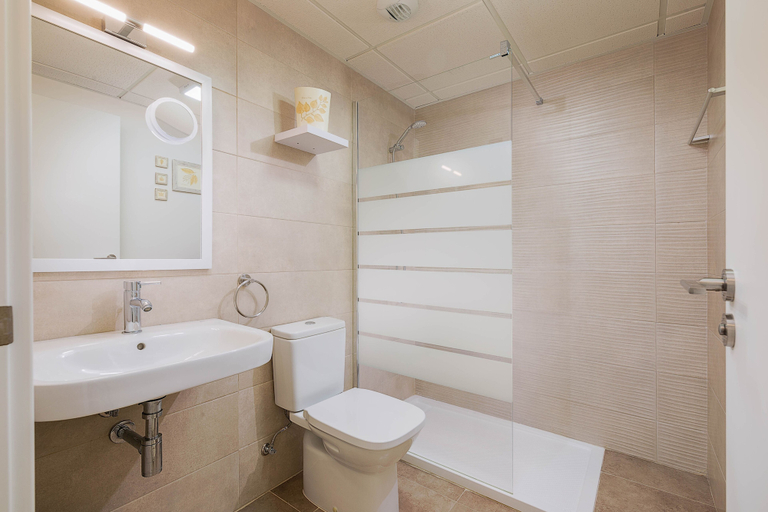 Bathroom 3, El Sarmiento Beach Apartment, Almería