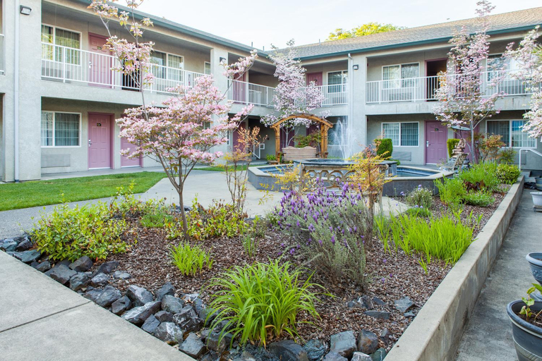 Exterior & Views 1, Creekside Inn & Suites, Mendocino