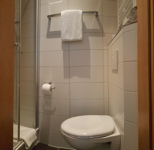 Bathroom 9