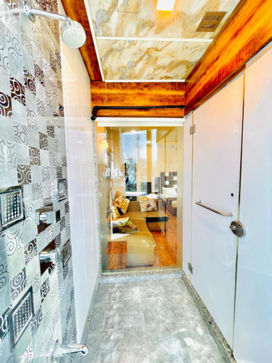 Bathroom 2, Goroomgo Avirahi Mumbai, Mumbai Suburban