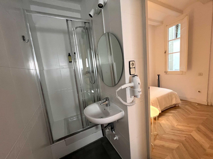 Bathroom 4, THE MO HOUSE GOTIC, Barcelona