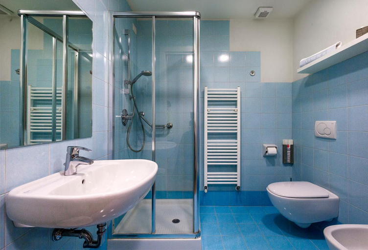 Bathroom 4, Tre Re, Como
