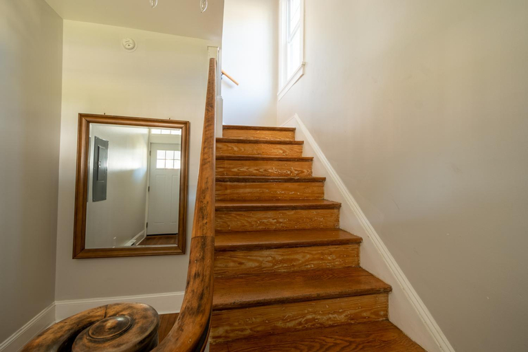 Contemporary 3-Bedroom Home with Balcony in RVA, Richmond