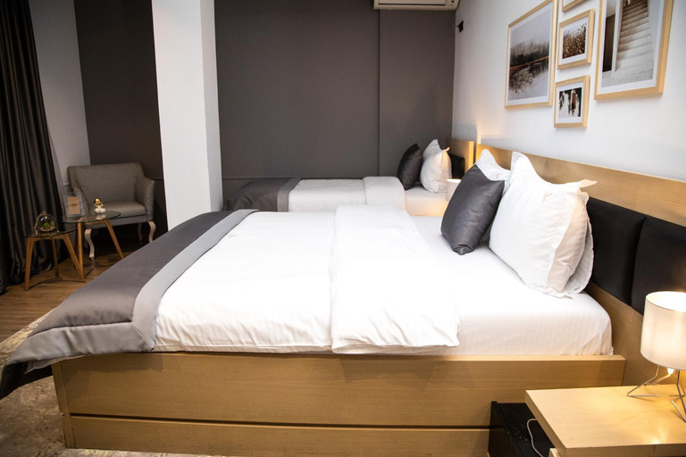 Others 5, Triss Hotel, Tirana