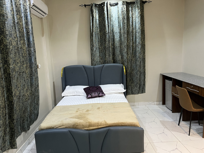 Bedroom 3, Fowaa Lux, Tema